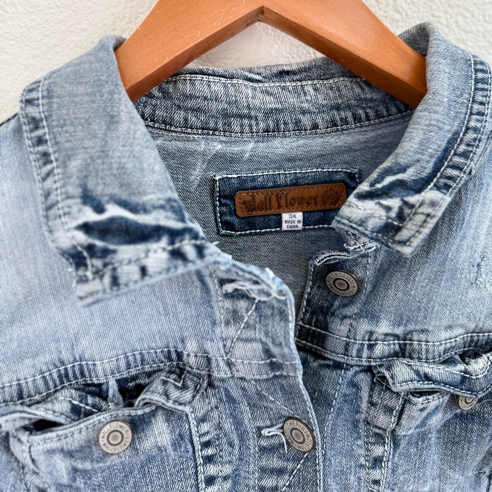 Wallflower Blue Denim Vest with Front Pockets Women’s Size 3X - Picture 3 of 4